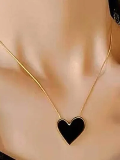 Black heart necklace 