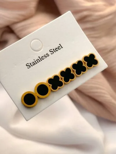 Set of black gold plated  earrings 