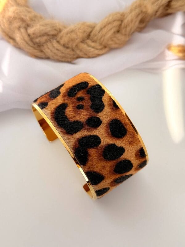 Leopard gold plated bangle