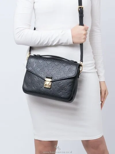 Black Dorelle bag size 19 * 25