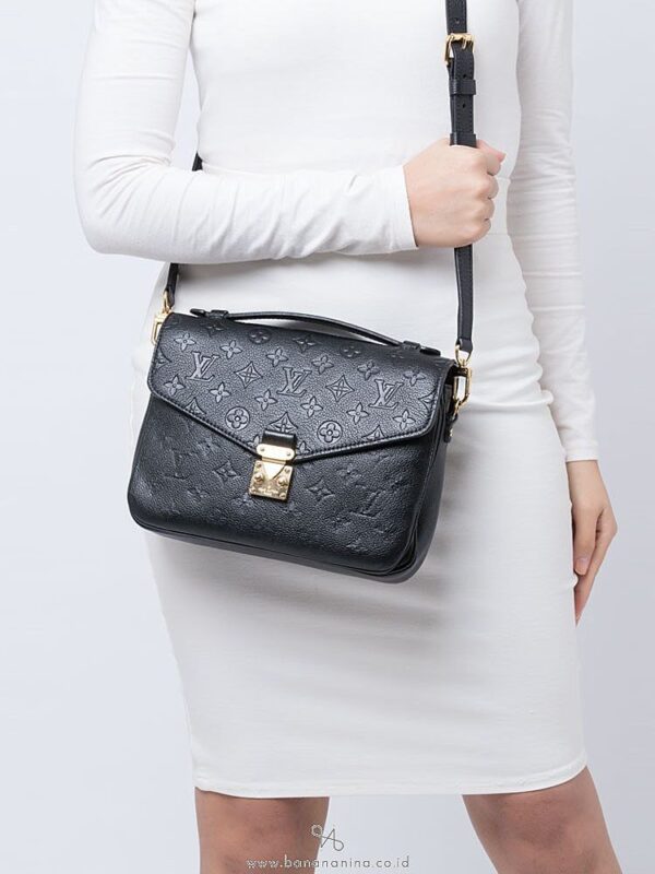 Black Dorelle bag size 19 * 25