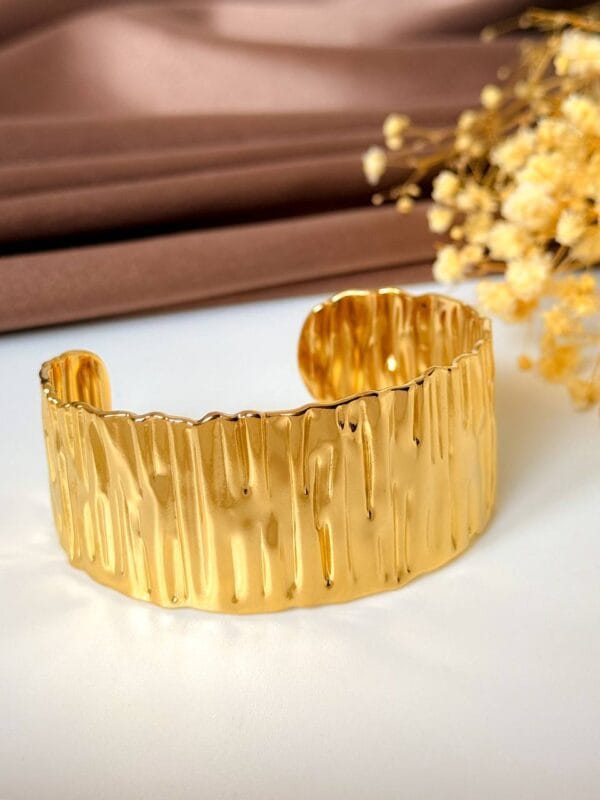 Royal gold plated bangle