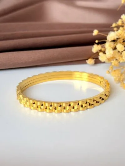 Chic gold plated bangle