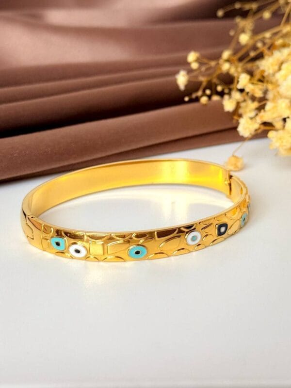 Circles gold plated bangle