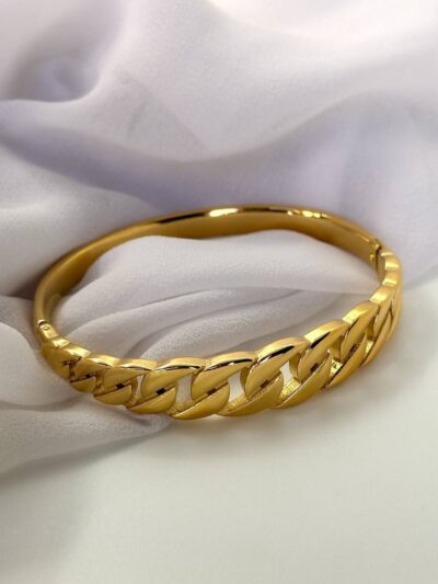 Interlocking gold plated bangle