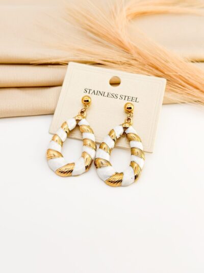 White roundy gold plated earrings