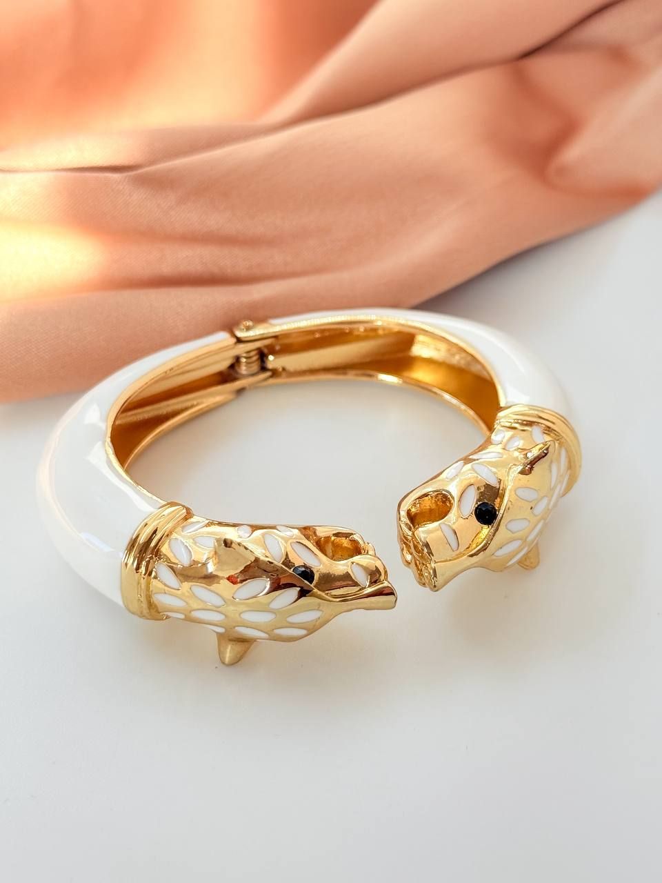 Leopard white gold plated bangle
