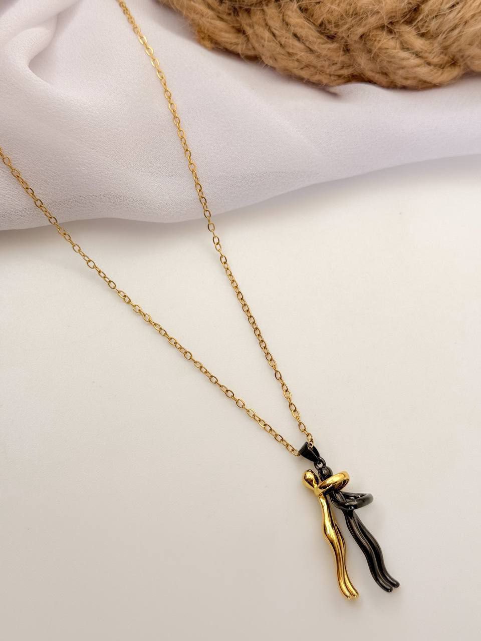 Hug gold plated necklace  - Image 2