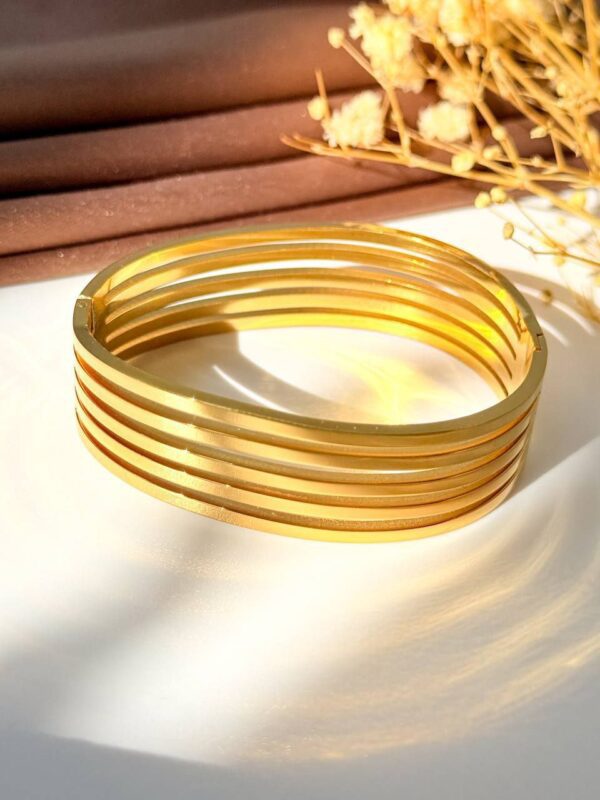 Sugary gold plated bangle