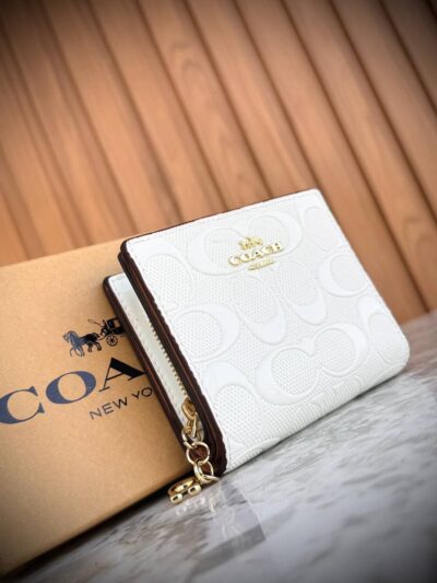 Buzzy white  Wallet
