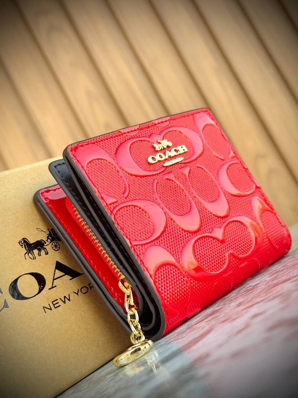 Buzzy red Wallet