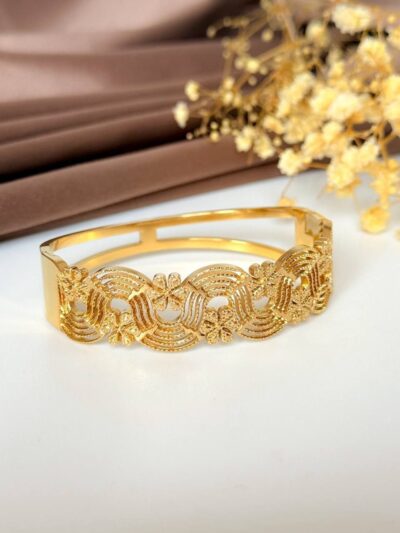 Elegant gold plated bangle