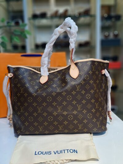 Trendy light tote bag size 31* 40