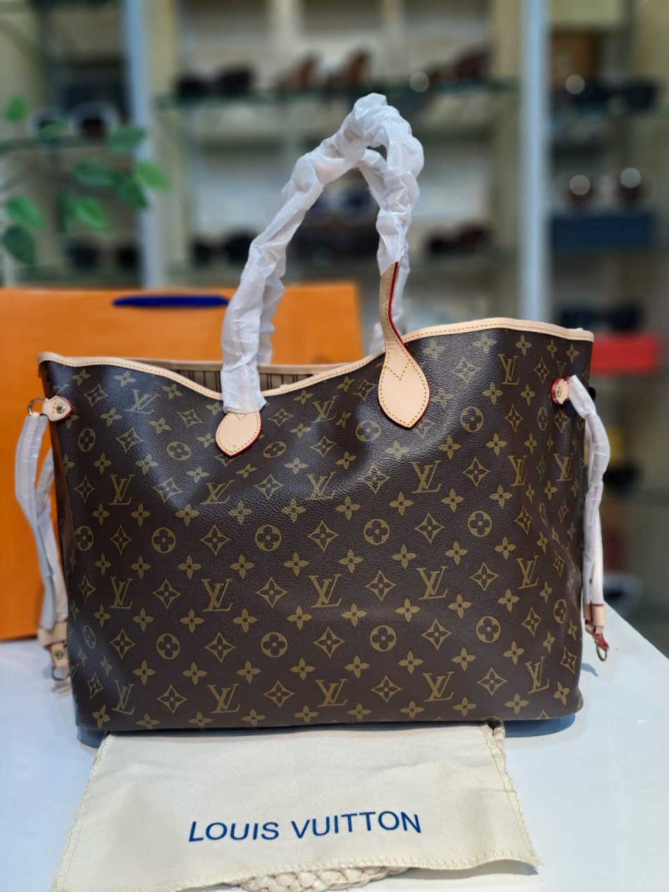 Trendy light tote bag size 31* 40