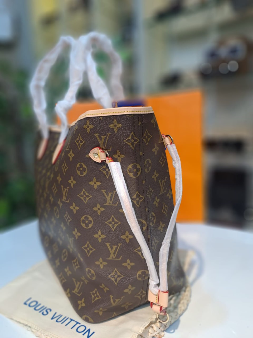Trendy light tote bag size 31* 40 - Image 2