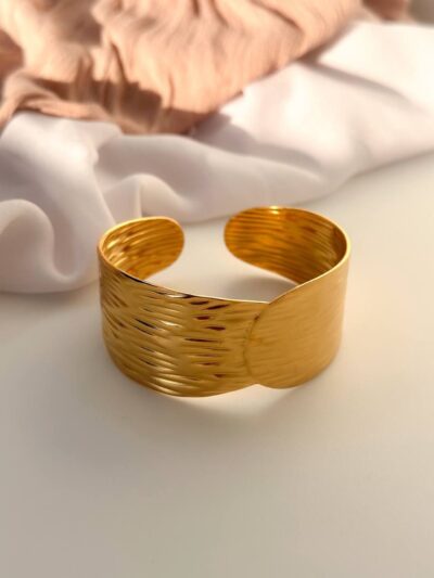 Chic gold plated bangle