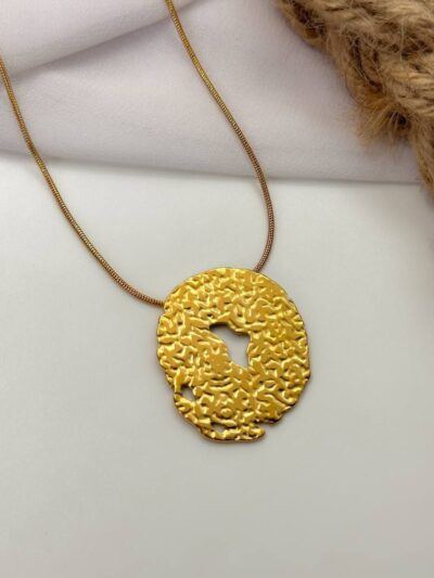 Shape gold plated necklace