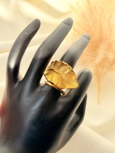 Grand leaf gold plated ring