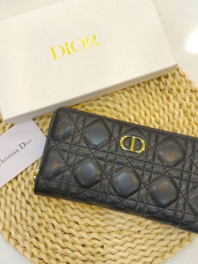 D  black wallet