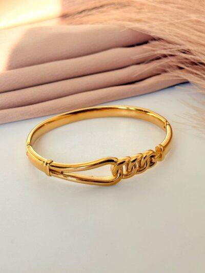 Sleek Gold plated bangle