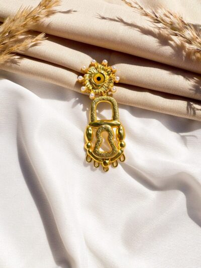 Golden eye lock Brooch