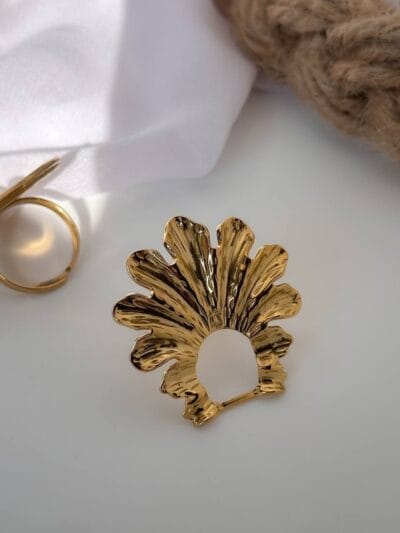 Open flower gold plated ring