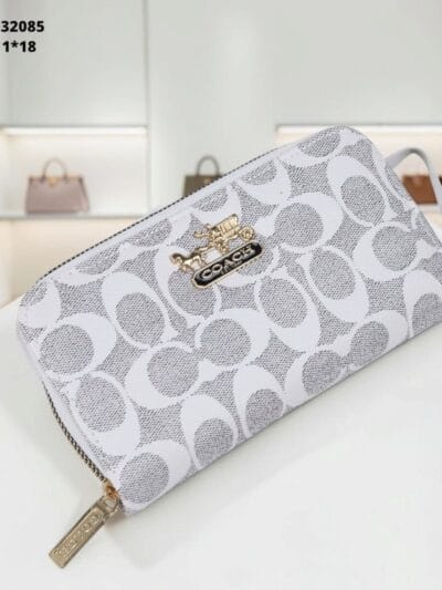 Nina White wallet